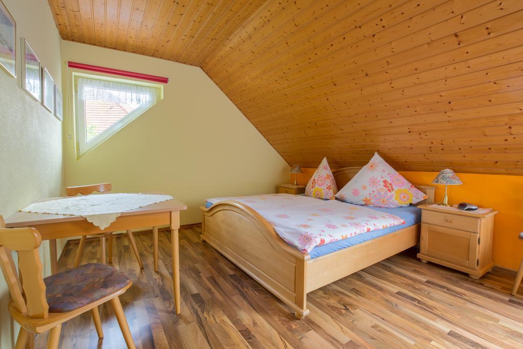 Gaestehaus Moni Jaeger Weyher Екстер'єр фото